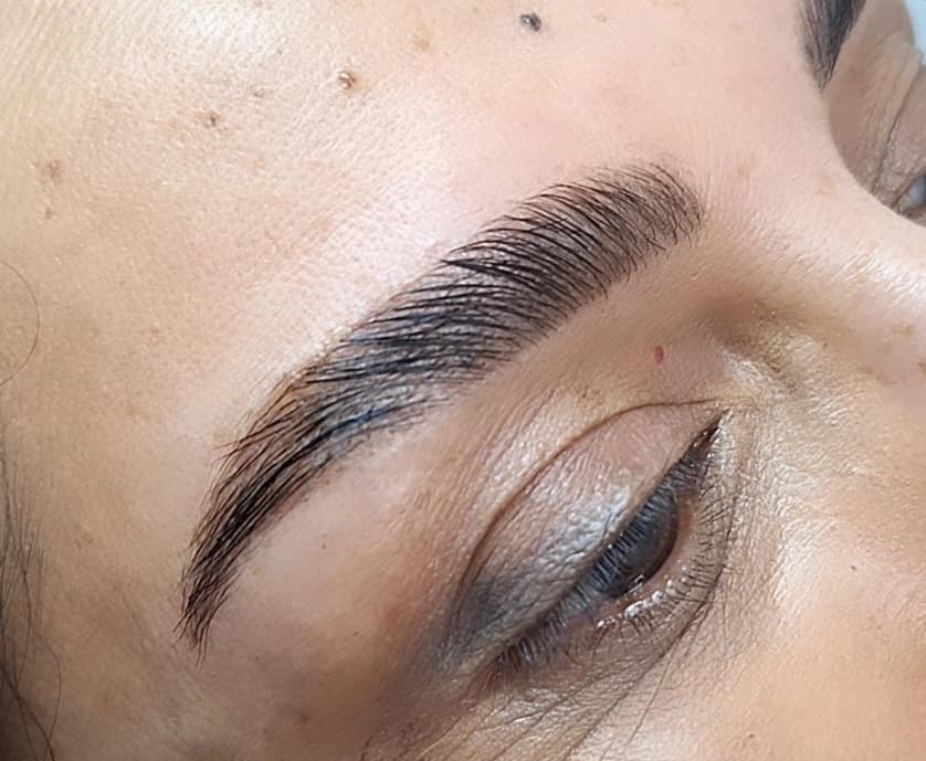 Perfilado de cejas, primer plano